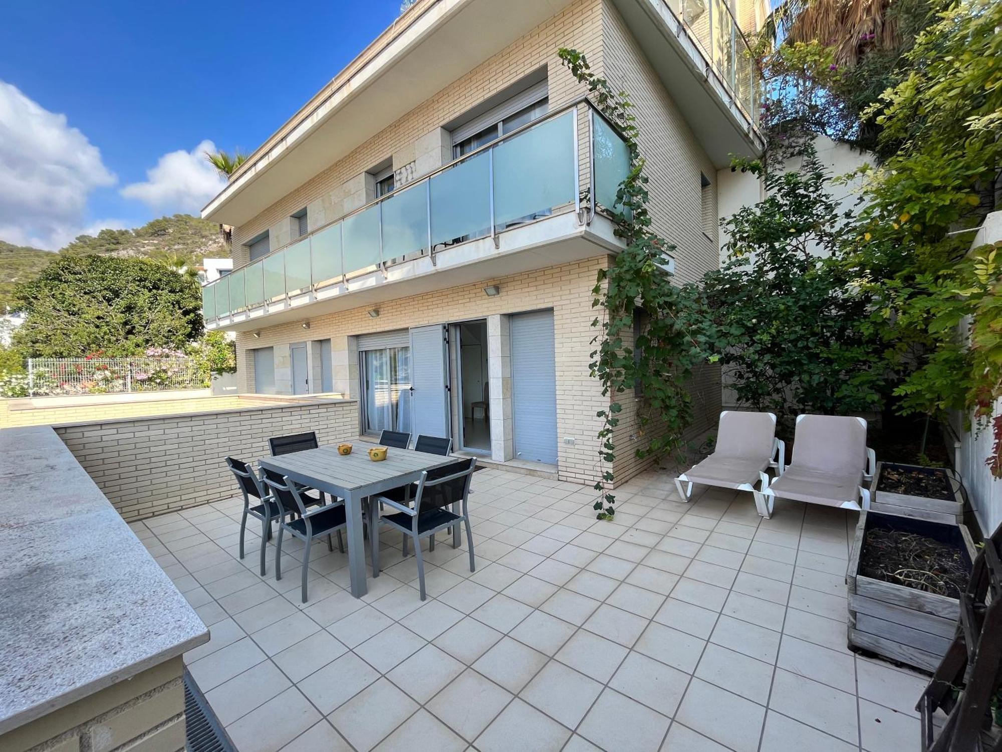 Tranquil Duplex In Sitges, Barcelona,Sea Views, Parking, Terrace Lägenhet Exteriör bild